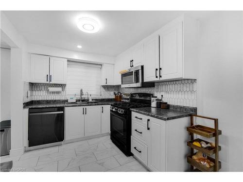 539 Parkview Crescent, Cambridge, ON - Indoor Photo Showing Kitchen