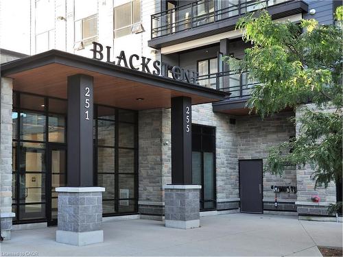 403-251 Northfield Drive E Waterloo, ON N2K 0G5