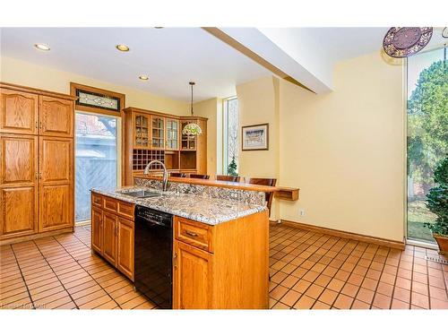 351 Bay Street S, Hamilton, ON - Indoor Photo Showing Kitchen
