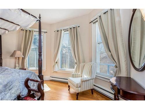 351 Bay Street S, Hamilton, ON - Indoor Photo Showing Bedroom
