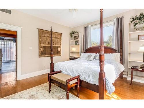 351 Bay Street S, Hamilton, ON - Indoor Photo Showing Bedroom