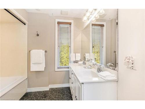 351 Bay Street S, Hamilton, ON - Indoor Photo Showing Bathroom