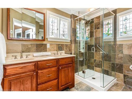 351 Bay Street S, Hamilton, ON - Indoor Photo Showing Bathroom