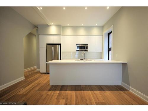 1-143 Grant Avenue, Hamilton, ON - Indoor Photo Showing Kitchen With Upgraded Kitchen