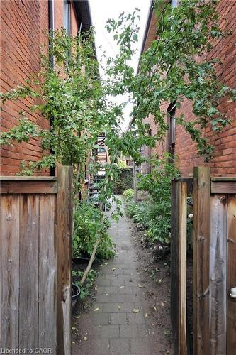 1-143 Grant Avenue, Hamilton, ON - Outdoor