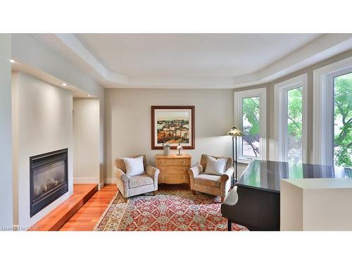 5570 Mcfarren Boulevard, Mississauga, ON - Indoor Photo Showing Living Room With Fireplace