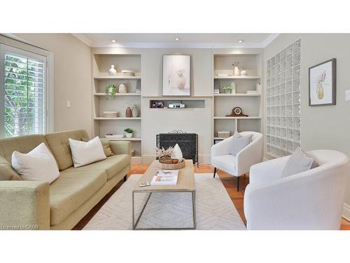 5570 Mcfarren Boulevard, Mississauga, ON - Indoor Photo Showing Living Room