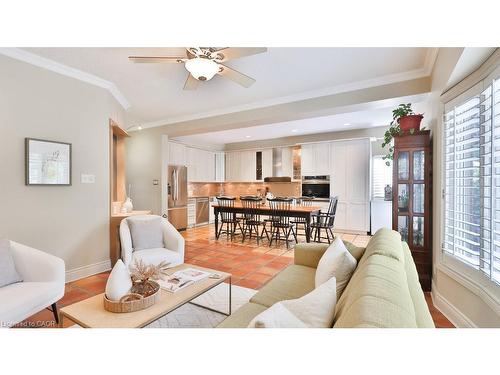 5570 Mcfarren Boulevard, Mississauga, ON - Indoor Photo Showing Living Room