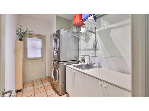 5570 Mcfarren Boulevard, Mississauga, ON - Indoor Photo Showing Laundry Room
