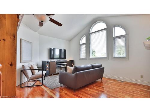 5570 Mcfarren Boulevard, Mississauga, ON - Indoor Photo Showing Living Room