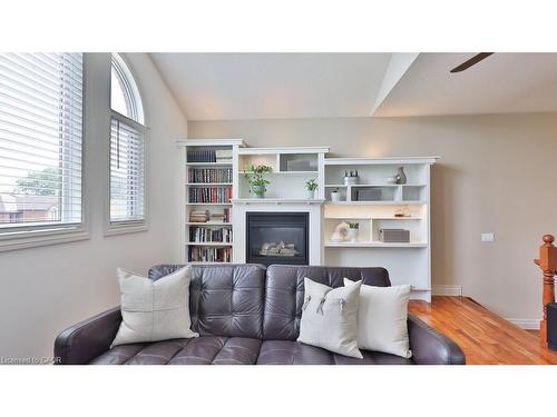 5570 Mcfarren Boulevard, Mississauga, ON - Indoor Photo Showing Living Room With Fireplace