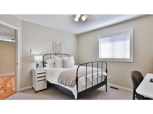 5570 Mcfarren Boulevard, Mississauga, ON - Indoor Photo Showing Bedroom