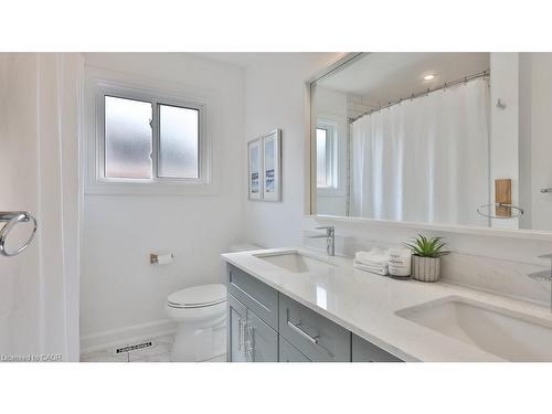 5570 Mcfarren Boulevard, Mississauga, ON - Indoor Photo Showing Bathroom