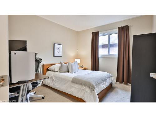 5570 Mcfarren Boulevard, Mississauga, ON - Indoor Photo Showing Bedroom