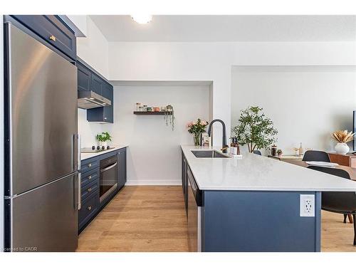 606-600 North Service Road, Hamilton, ON - Indoor Photo Showing Kitchen With Upgraded Kitchen