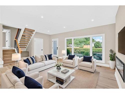 4006 Flemish Drive, Burlington, ON - Indoor Photo Showing Living Room