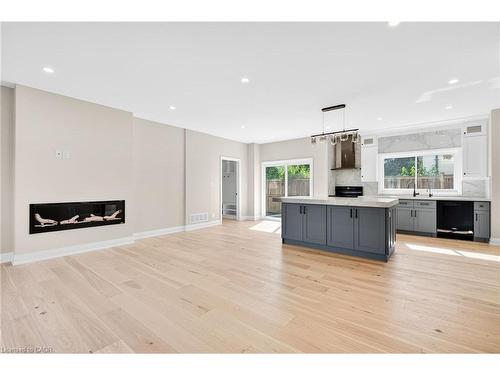 4006 Flemish Drive, Burlington, ON - Indoor