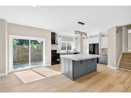 4006 Flemish Drive, Burlington, ON - Indoor Photo Showing Kitchen