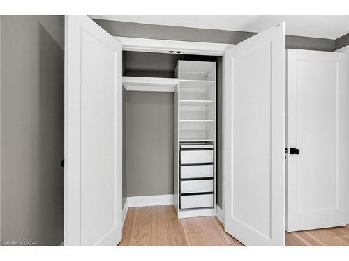 4006 Flemish Drive, Burlington, ON - Indoor Photo Showing Other Room