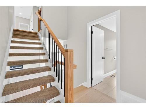 4006 Flemish Drive, Burlington, ON - Indoor Photo Showing Other Room