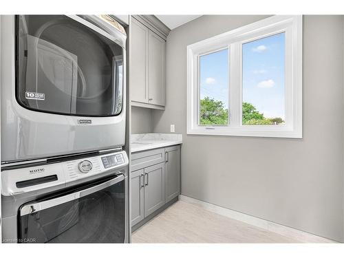 4006 Flemish Drive, Burlington, ON - Indoor Photo Showing Laundry Room