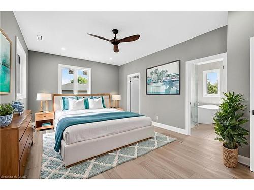 4006 Flemish Drive, Burlington, ON - Indoor Photo Showing Bedroom