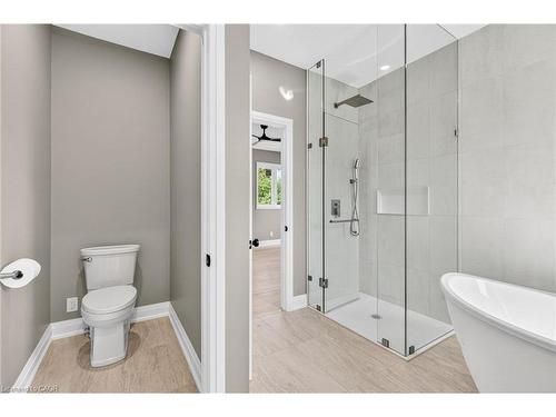 4006 Flemish Drive, Burlington, ON - Indoor Photo Showing Bathroom