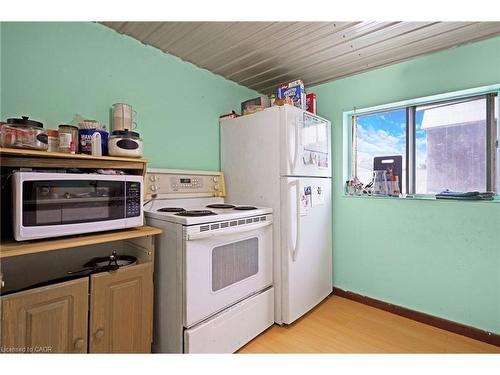1374 5Th Concession Road W, Flamborough, ON - Indoor Photo Showing Kitchen