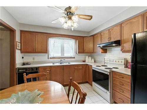 39 Megna Court, Hamilton, ON - Indoor Photo Showing Kitchen With Double Sink