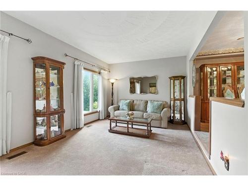 39 Megna Court, Hamilton, ON - Indoor Photo Showing Other Room