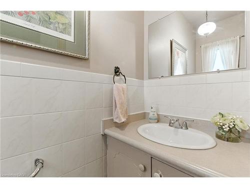 39 Megna Court, Hamilton, ON - Indoor Photo Showing Bathroom