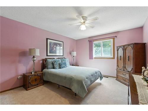 39 Megna Court, Hamilton, ON - Indoor Photo Showing Bedroom