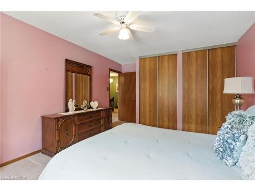 39 Megna Court, Hamilton, ON - Indoor Photo Showing Bedroom