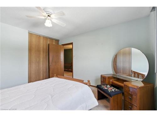 39 Megna Court, Hamilton, ON - Indoor Photo Showing Bedroom