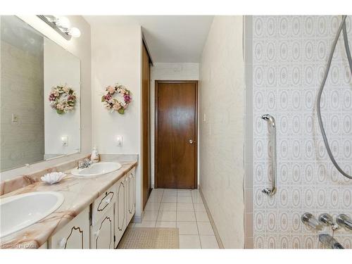 39 Megna Court, Hamilton, ON - Indoor Photo Showing Bathroom