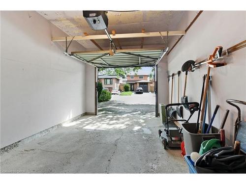 39 Megna Court, Hamilton, ON - Indoor Photo Showing Garage
