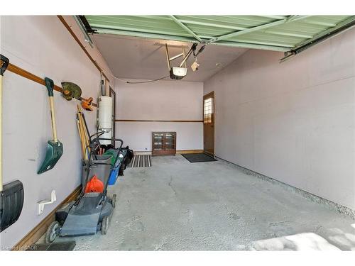 39 Megna Court, Hamilton, ON - Indoor Photo Showing Garage