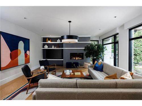 1471 Rogerswood Court, Mississauga, ON - Indoor Photo Showing Living Room