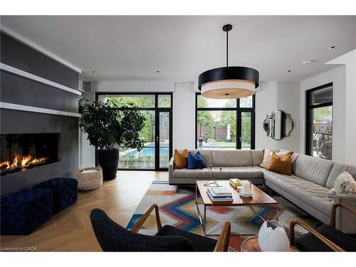 1471 Rogerswood Court, Mississauga, ON - Indoor Photo Showing Living Room With Fireplace