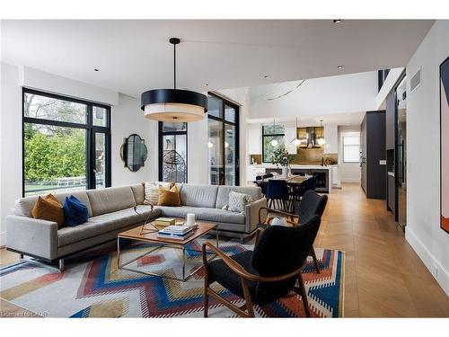 1471 Rogerswood Court, Mississauga, ON - Indoor Photo Showing Living Room