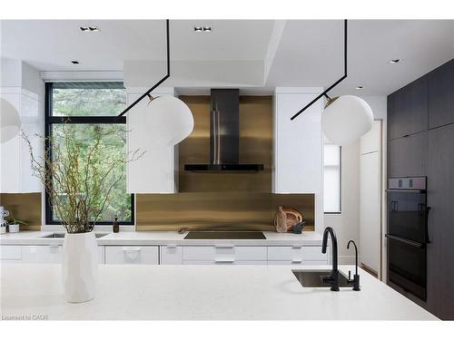 1471 Rogerswood Court, Mississauga, ON - Indoor Photo Showing Kitchen