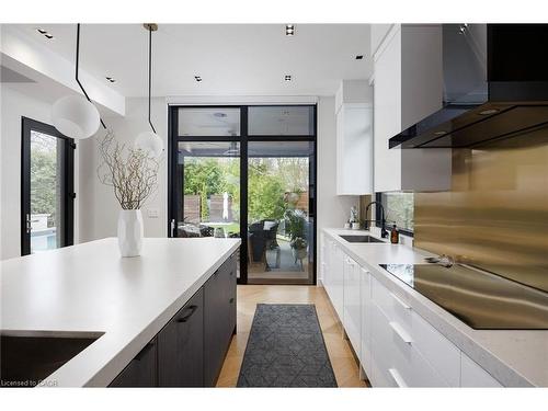 1471 Rogerswood Court, Mississauga, ON - Indoor Photo Showing Kitchen