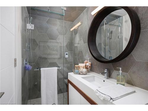 1471 Rogerswood Court, Mississauga, ON - Indoor Photo Showing Bathroom