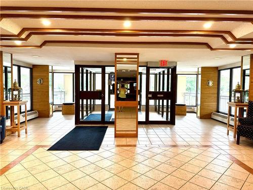 1708-5250 Lakeshore Road, Burlington, ON - Indoor Photo Showing Other Room