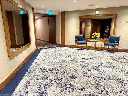 1708-5250 Lakeshore Road, Burlington, ON - Indoor Photo Showing Other Room