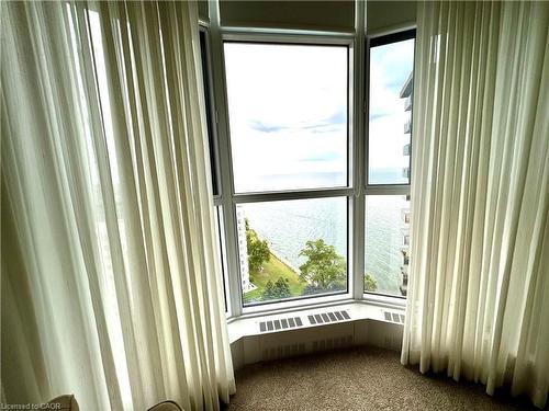 1708-5250 Lakeshore Road, Burlington, ON - Indoor Photo Showing Other Room