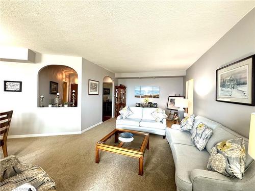 1708-5250 Lakeshore Road, Burlington, ON - Indoor Photo Showing Living Room