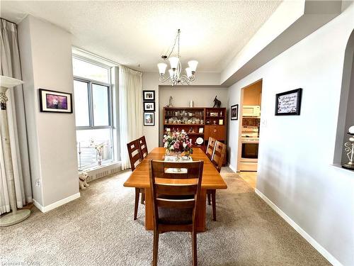 1708-5250 Lakeshore Road, Burlington, ON - Indoor Photo Showing Dining Room