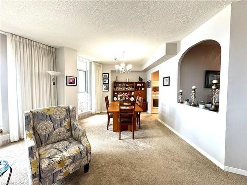 1708-5250 Lakeshore Road, Burlington, ON - Indoor Photo Showing Living Room
