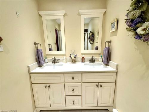 1708-5250 Lakeshore Road, Burlington, ON - Indoor Photo Showing Bathroom